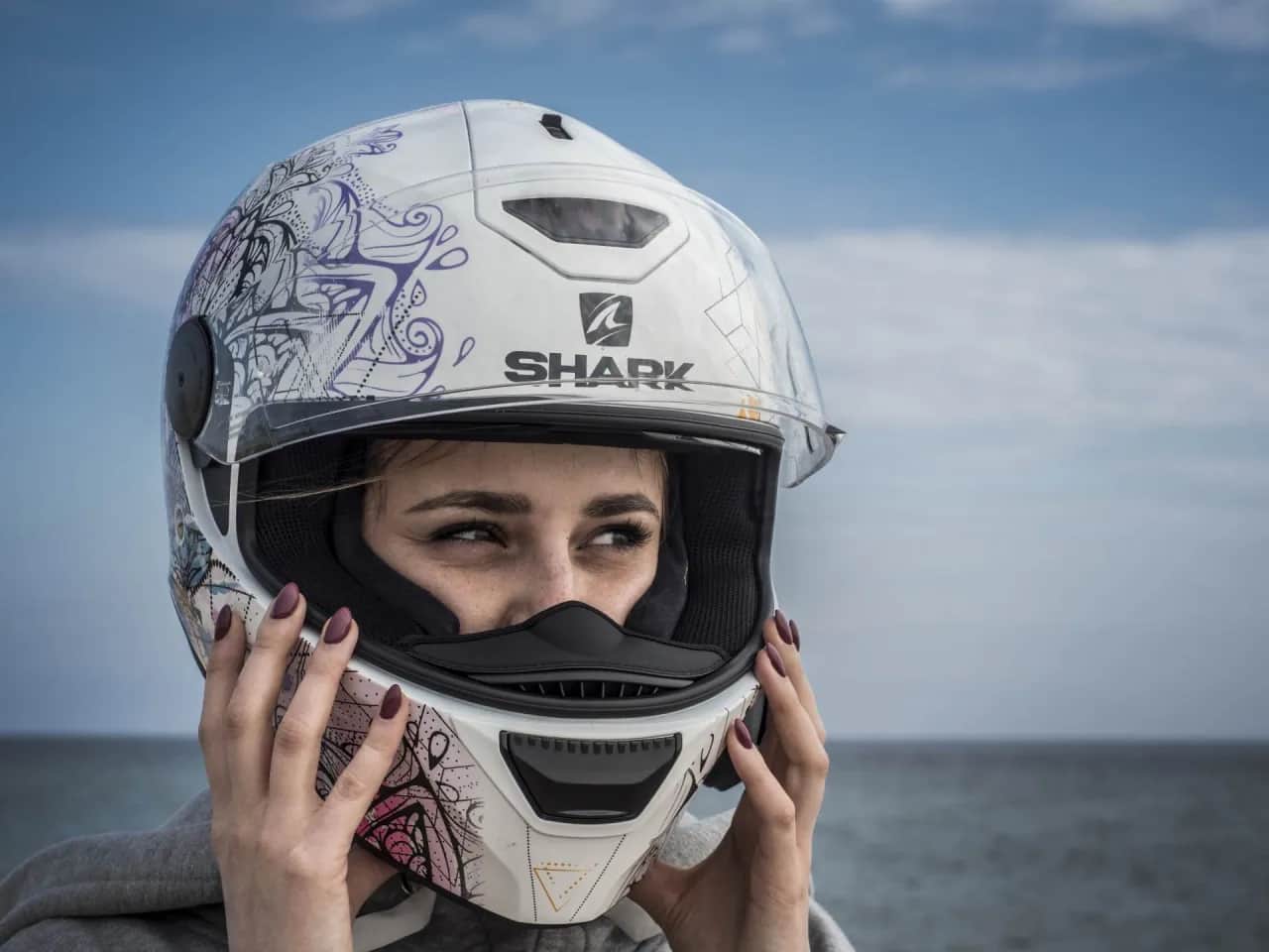Kask motocyklowy: Jak wybrać bezpieczny i komfortowy? ECE 22.06