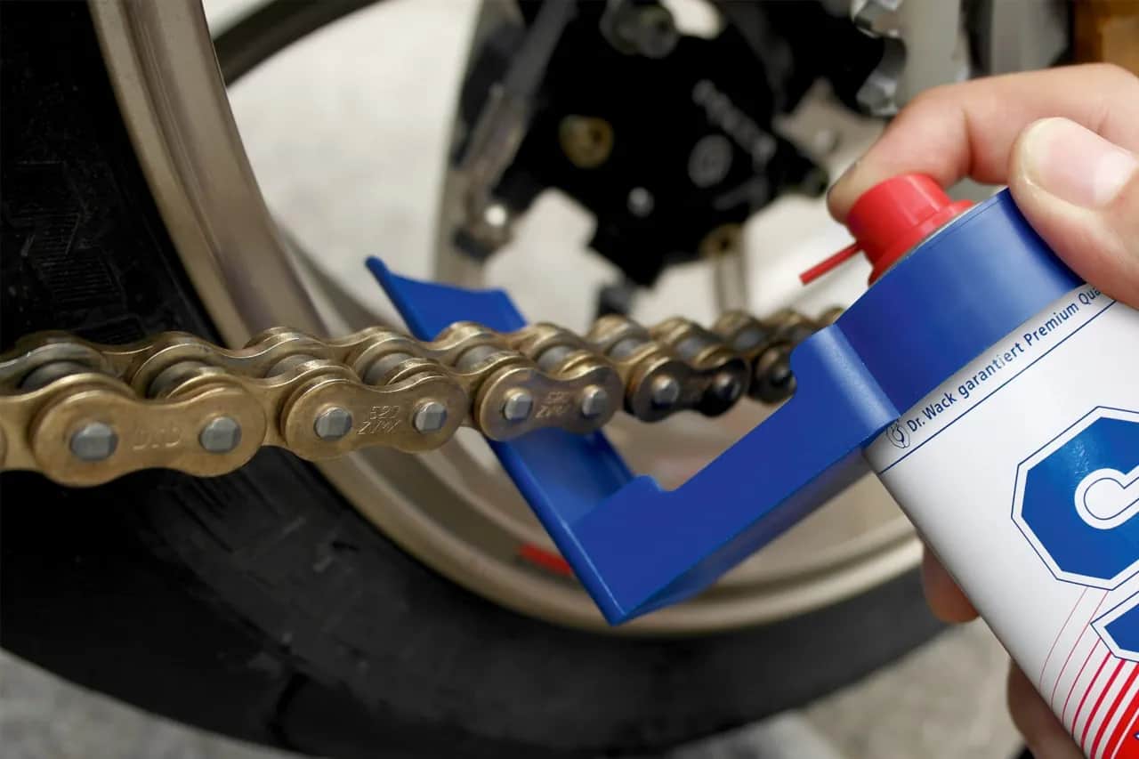 Jak czyścić łańcuch motocyklowy? Poradnik, który oszczędzi Ci kosztów