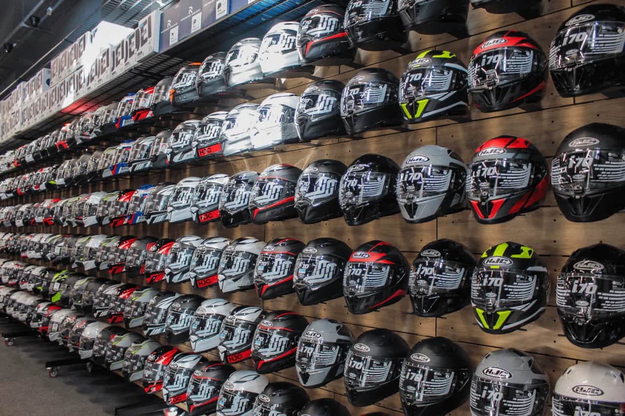 Jak pomalować kask motocyklowy? Poradnik DIY krok po kroku