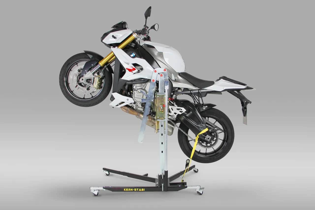 Jak zbudować stojak motocyklowy DIY? Oszczędź i zyskaj stabilność!