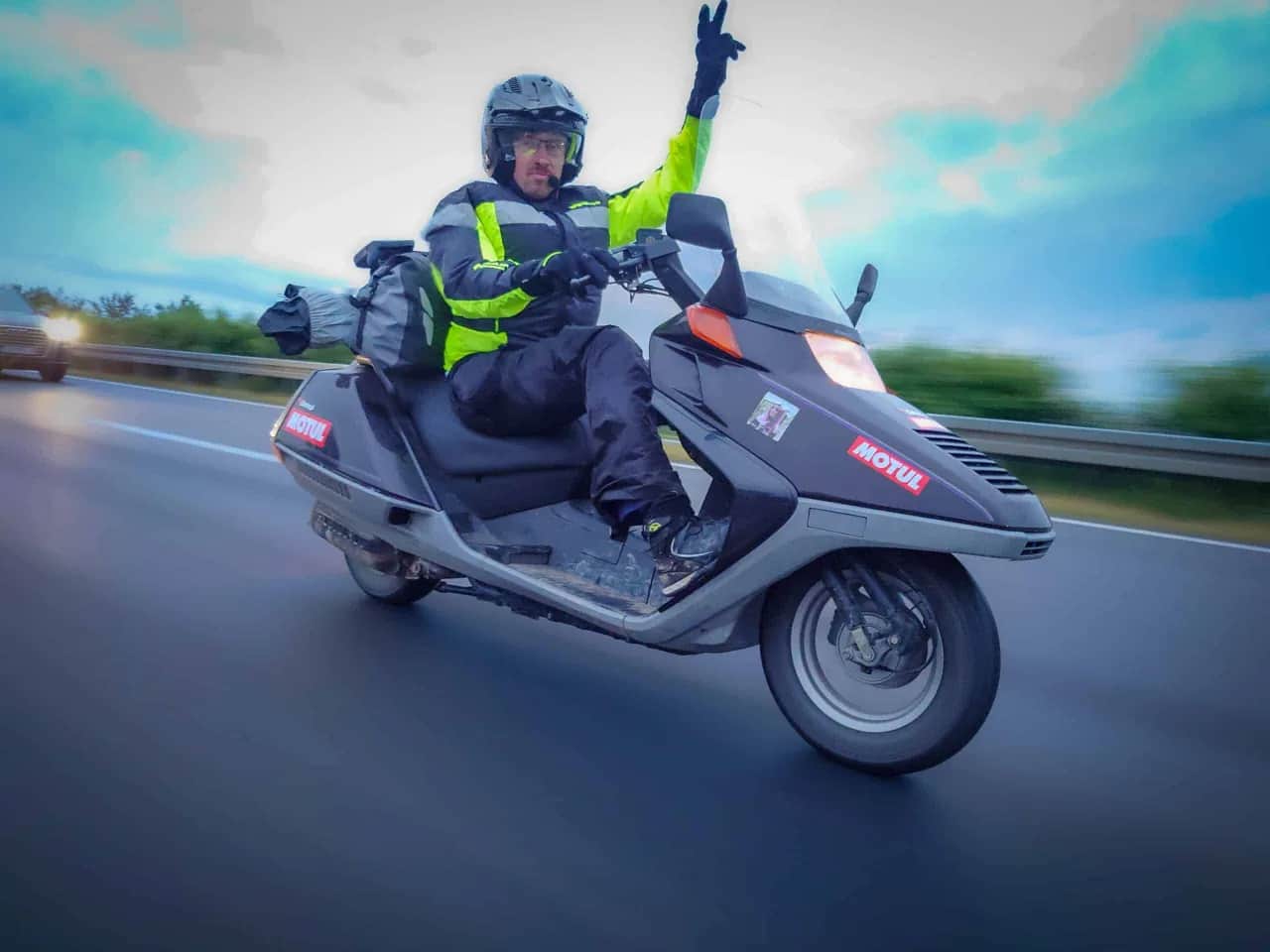 Autostrada skuterem: 50cc vs 125cc. Kiedy możesz, a kiedy nie?