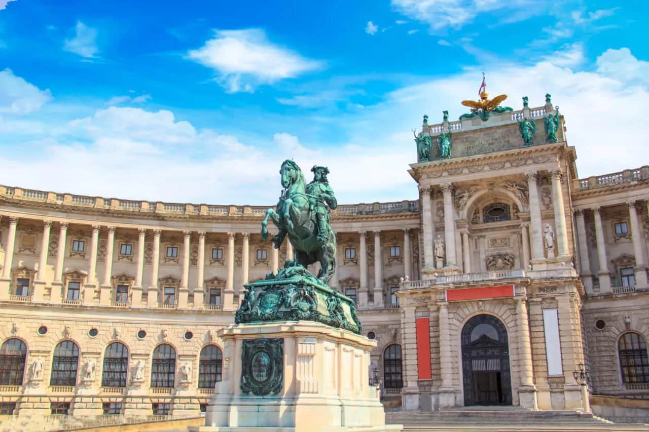 Najlepsza trasa do Wiednia? Planuj sprytnie: winiety, paliwo, parking